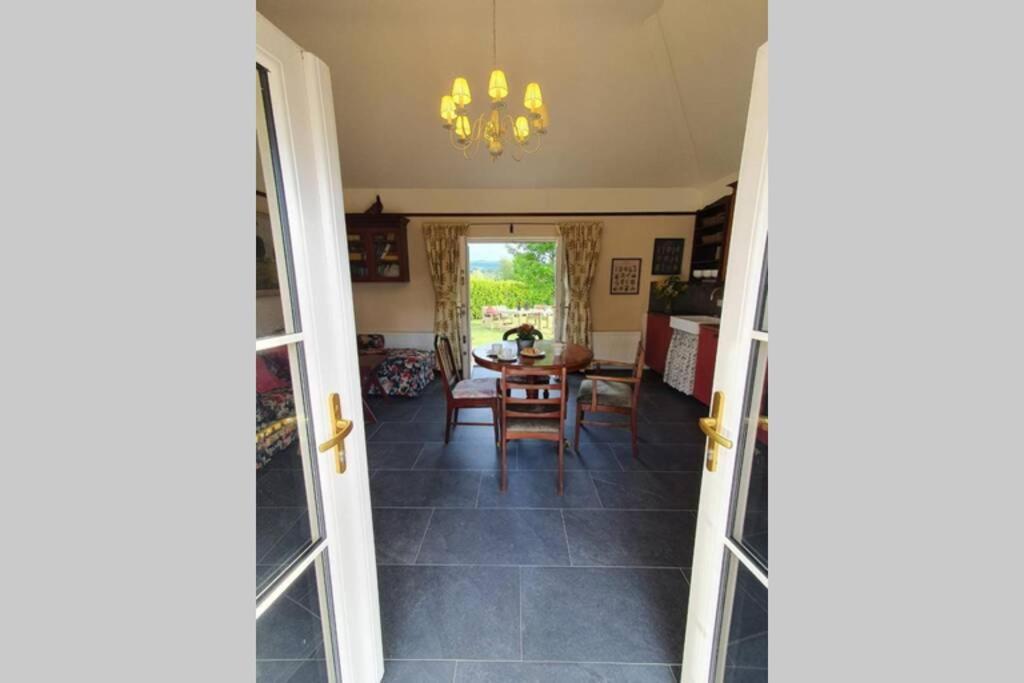 Yellow Heights Accommodation Tinahely 外观 照片