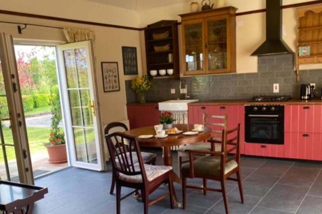 Yellow Heights Accommodation Tinahely 外观 照片